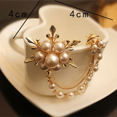 Pearl flower brooch