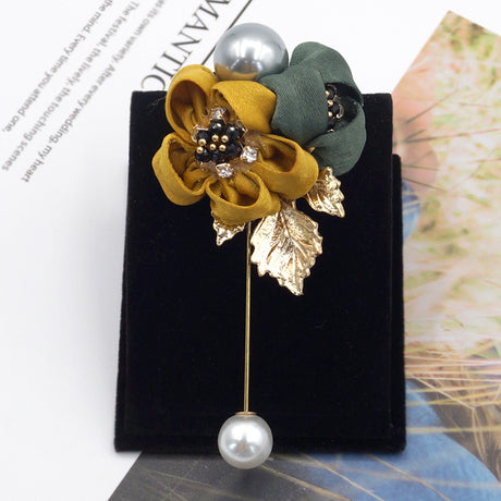 Pearl flower brooch